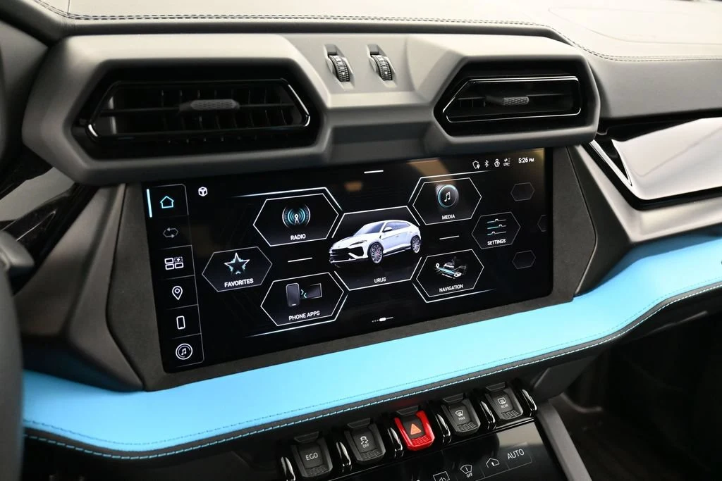 2025 Lamborghini Urus SE interior