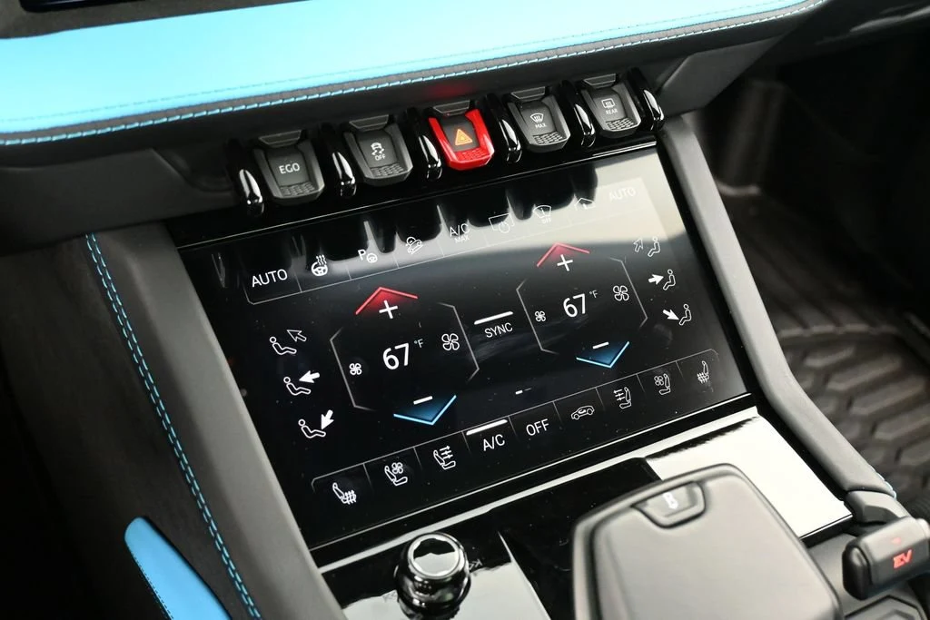 2025 Lamborghini Urus SE interior, center console