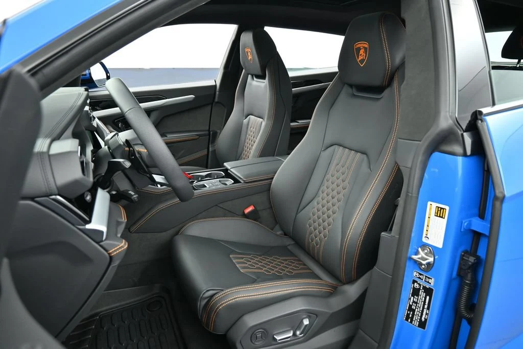 2025 Lamborghini Urus SE interior, seats