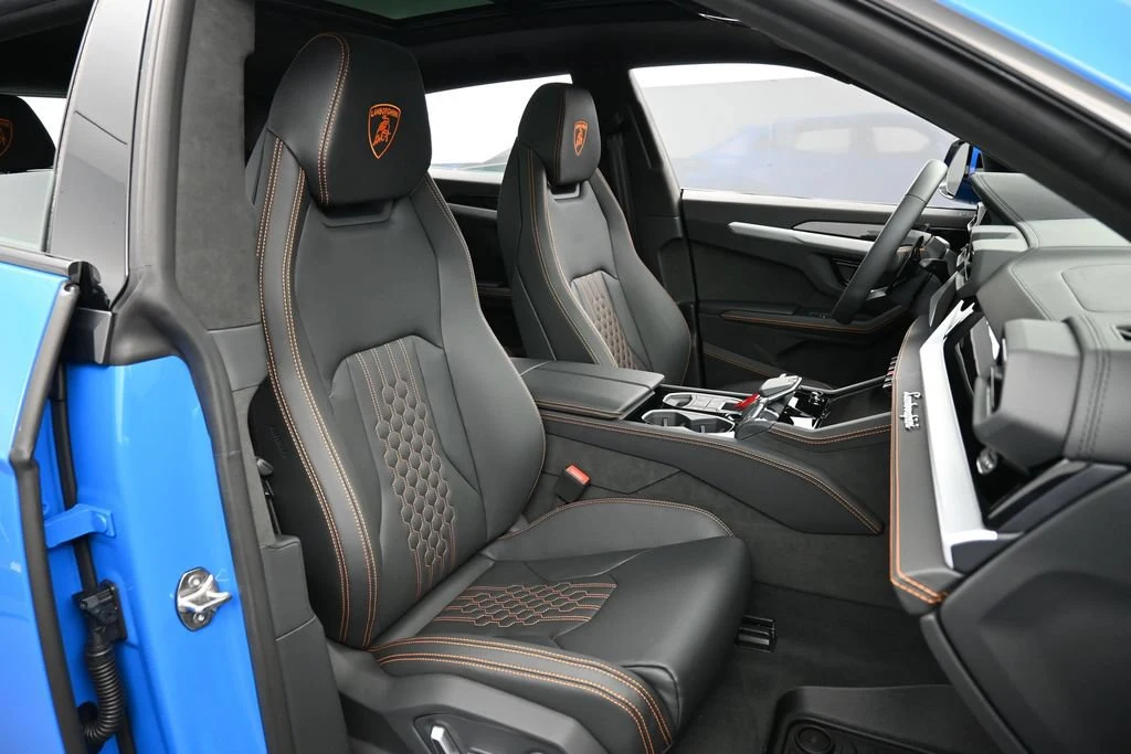 2025 Lamborghini Urus SE interior, seats