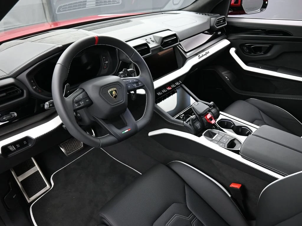 2026 Lamborghini Urus SE interior, dashboard