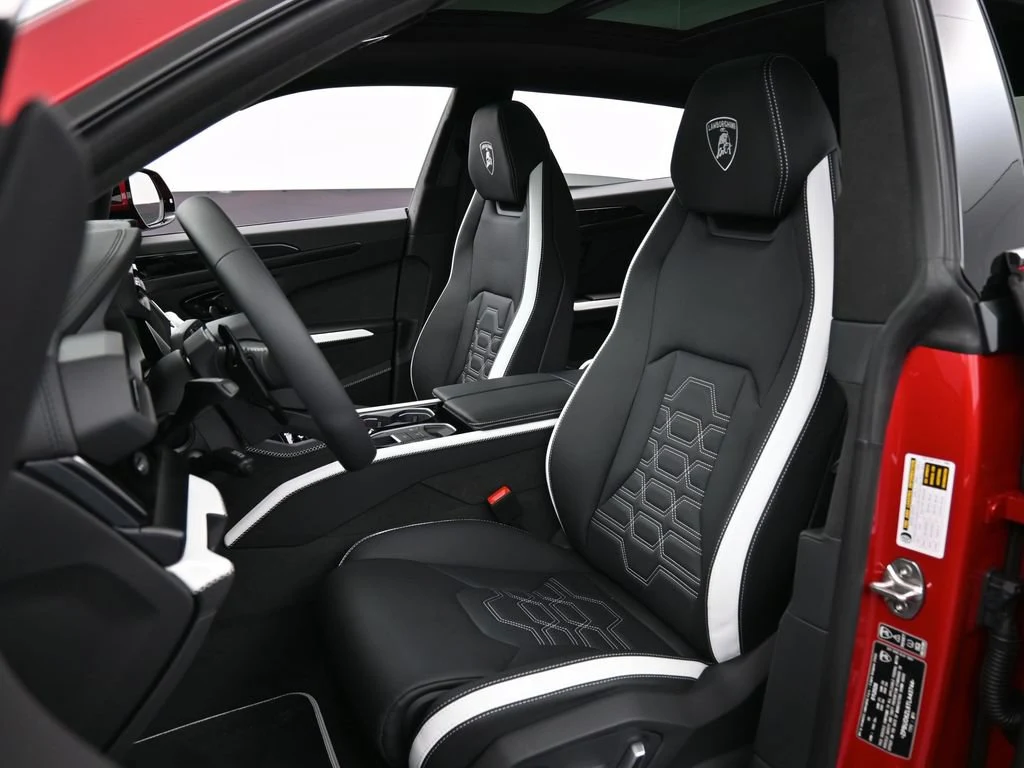 2026 Lamborghini Urus SE interior, seats
