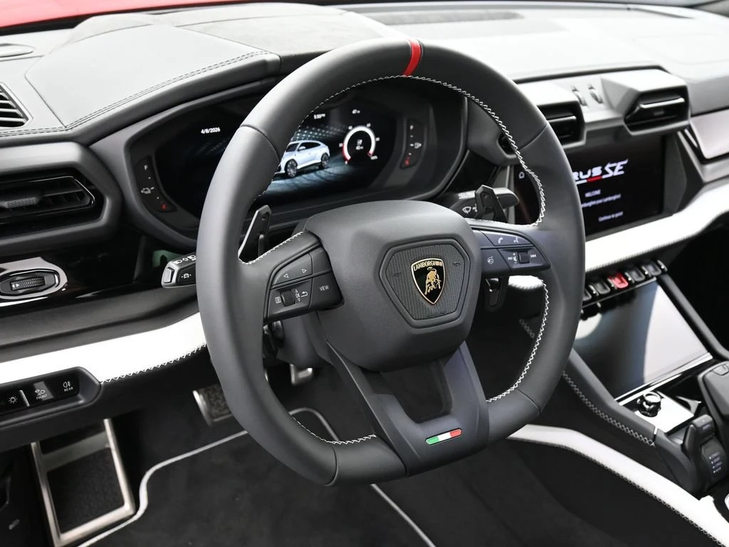 2026 Lamborghini Urus SE interior