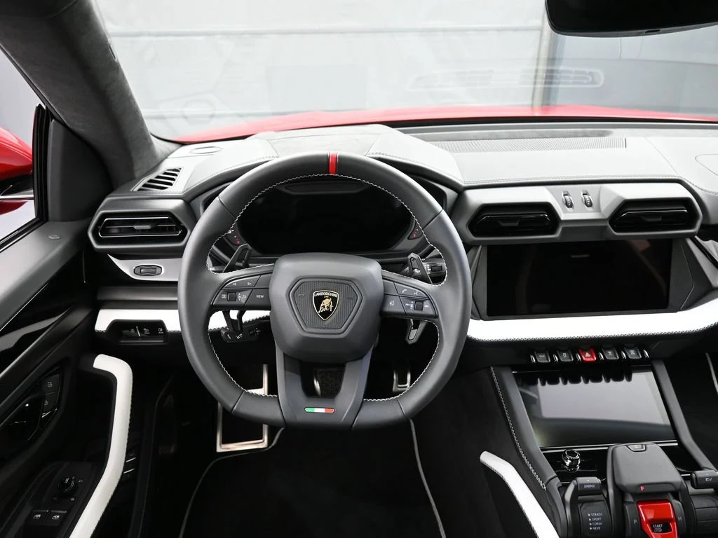 2026 Lamborghini Urus SE interior
