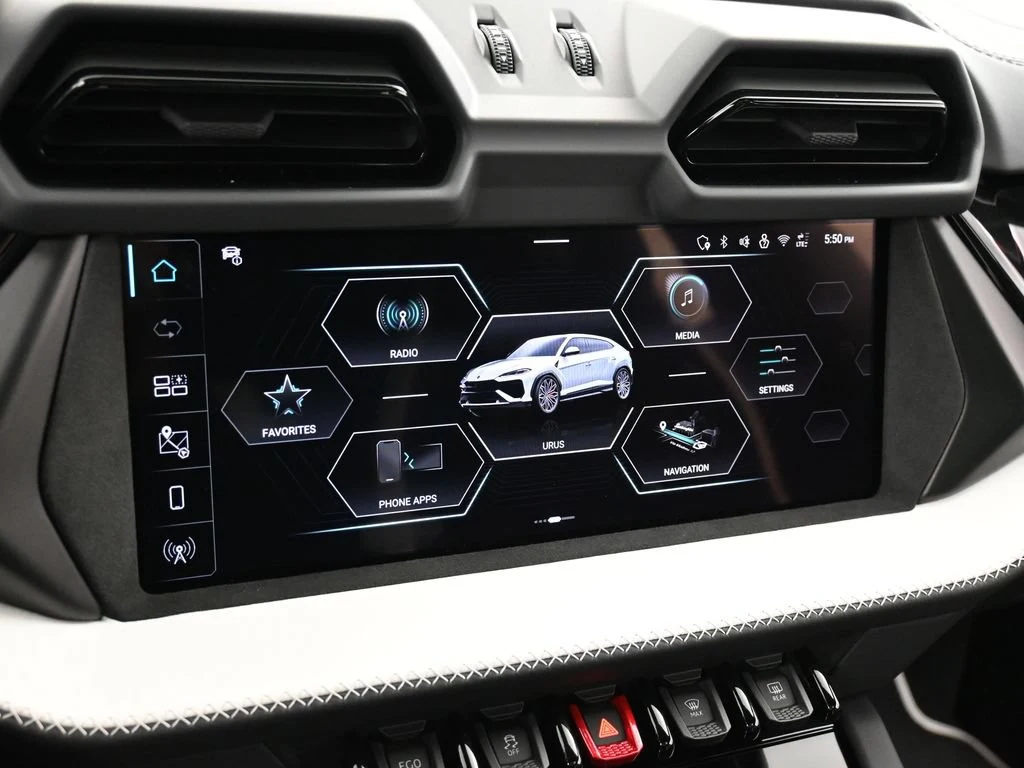 2026 Lamborghini Urus SE interior