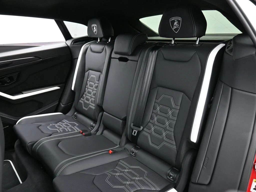 2026 Lamborghini Urus SE interior, seats