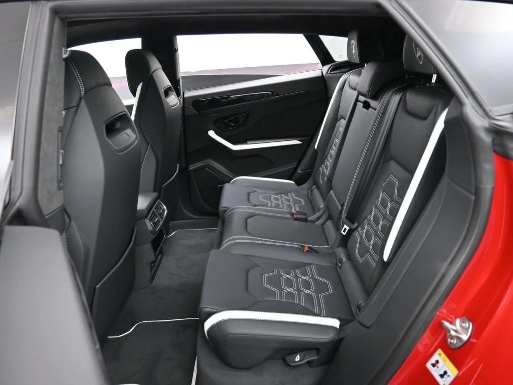 2026 Lamborghini Urus SE interior, seats