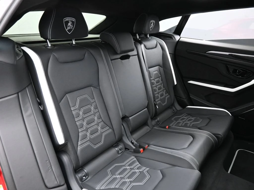 2026 Lamborghini Urus SE interior, seats