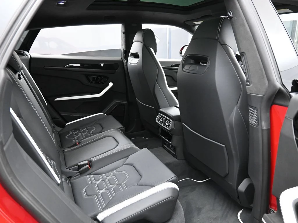 2026 Lamborghini Urus SE interior, seats