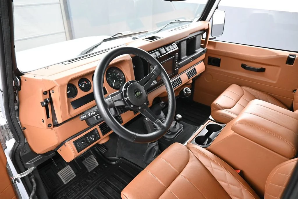 1994 Land Rover Defender 90 interior, dashboard, Saddle Brown