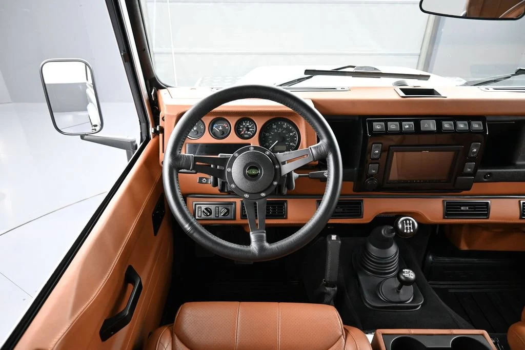 1994 Land Rover Defender 90 interior, dashboard, Saddle Brown