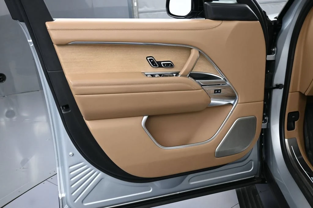 2023 Land Rover Range Rover SV interior, door panel, Caraway/Caraway