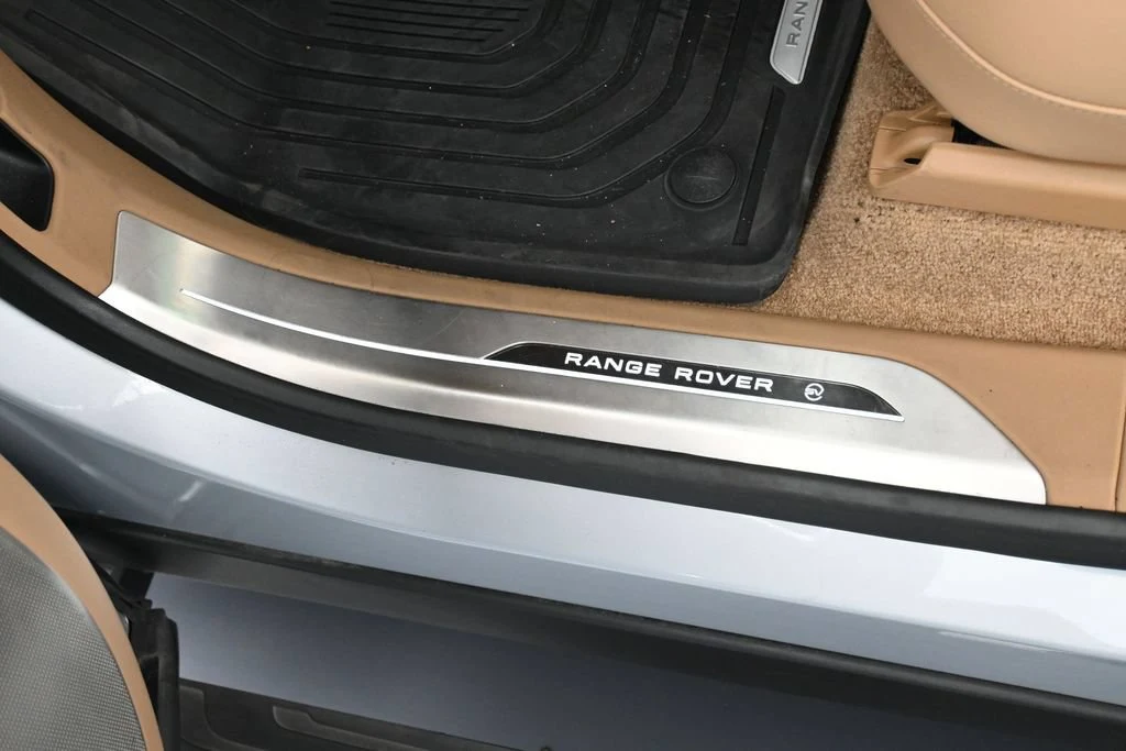2023 Land Rover Range Rover SV interior, door sill, Caraway/Caraway