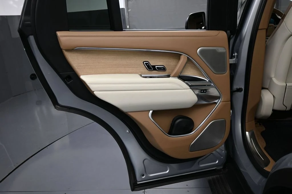 2023 Land Rover Range Rover SV interior, door panel, Caraway/Caraway