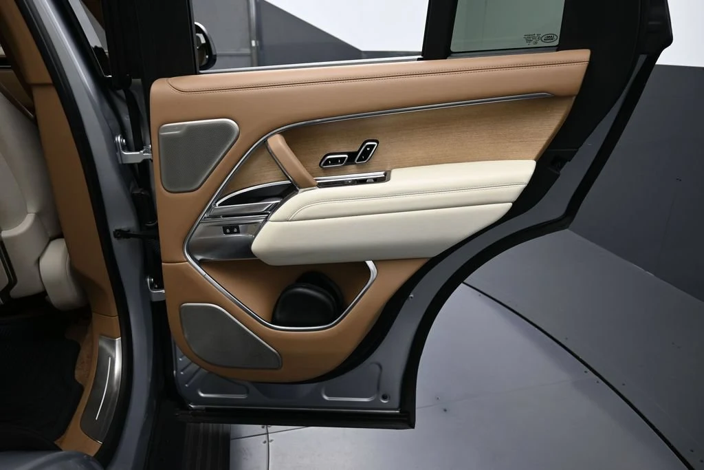 2023 Land Rover Range Rover SV interior, door panel, Caraway/Caraway
