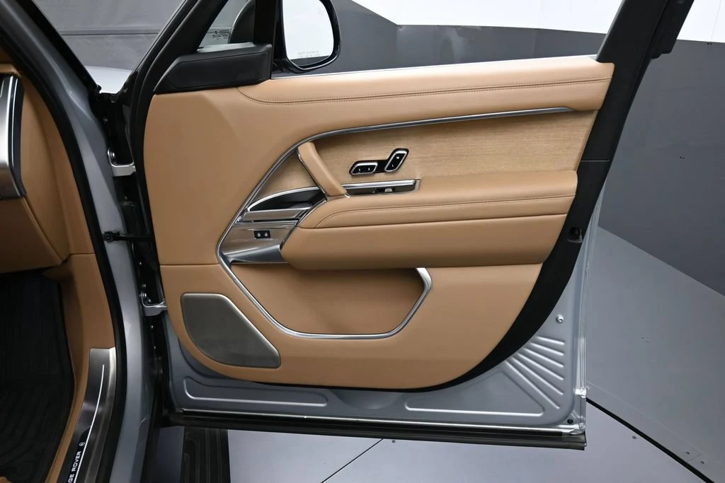 2023 Land Rover Range Rover SV interior, door panel, Caraway/Caraway