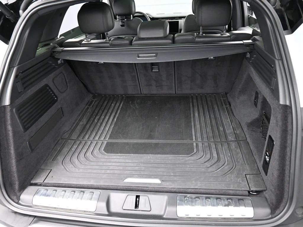 2024 Land Rover Range Rover Sport P400 Dynamic SE trunk