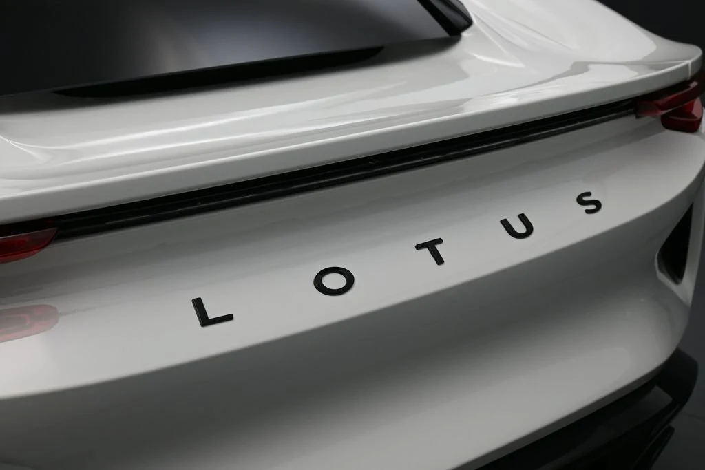 2026 Lotus Emira V6 SE Racing Line, detail