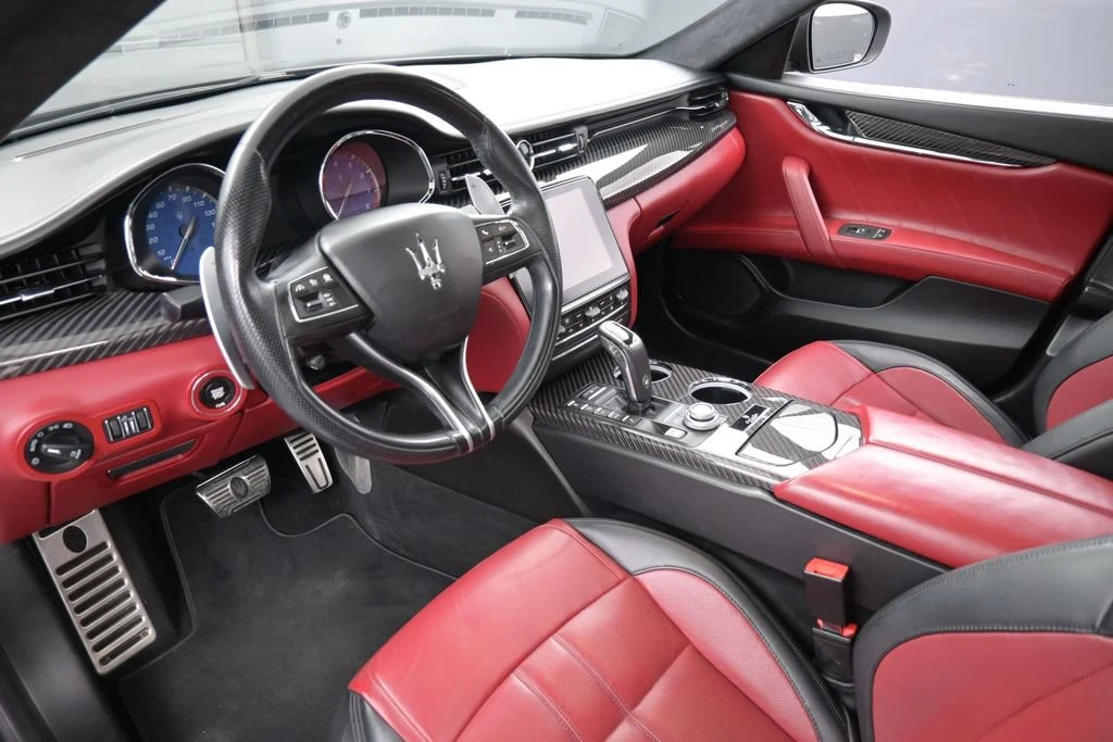 2020 Maserati Quattroporte S Q4 GranSport interior, Rosso