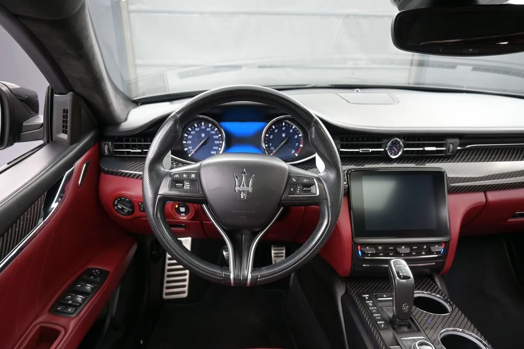 2020 Maserati Quattroporte S Q4 GranSport interior, dashboard, Rosso