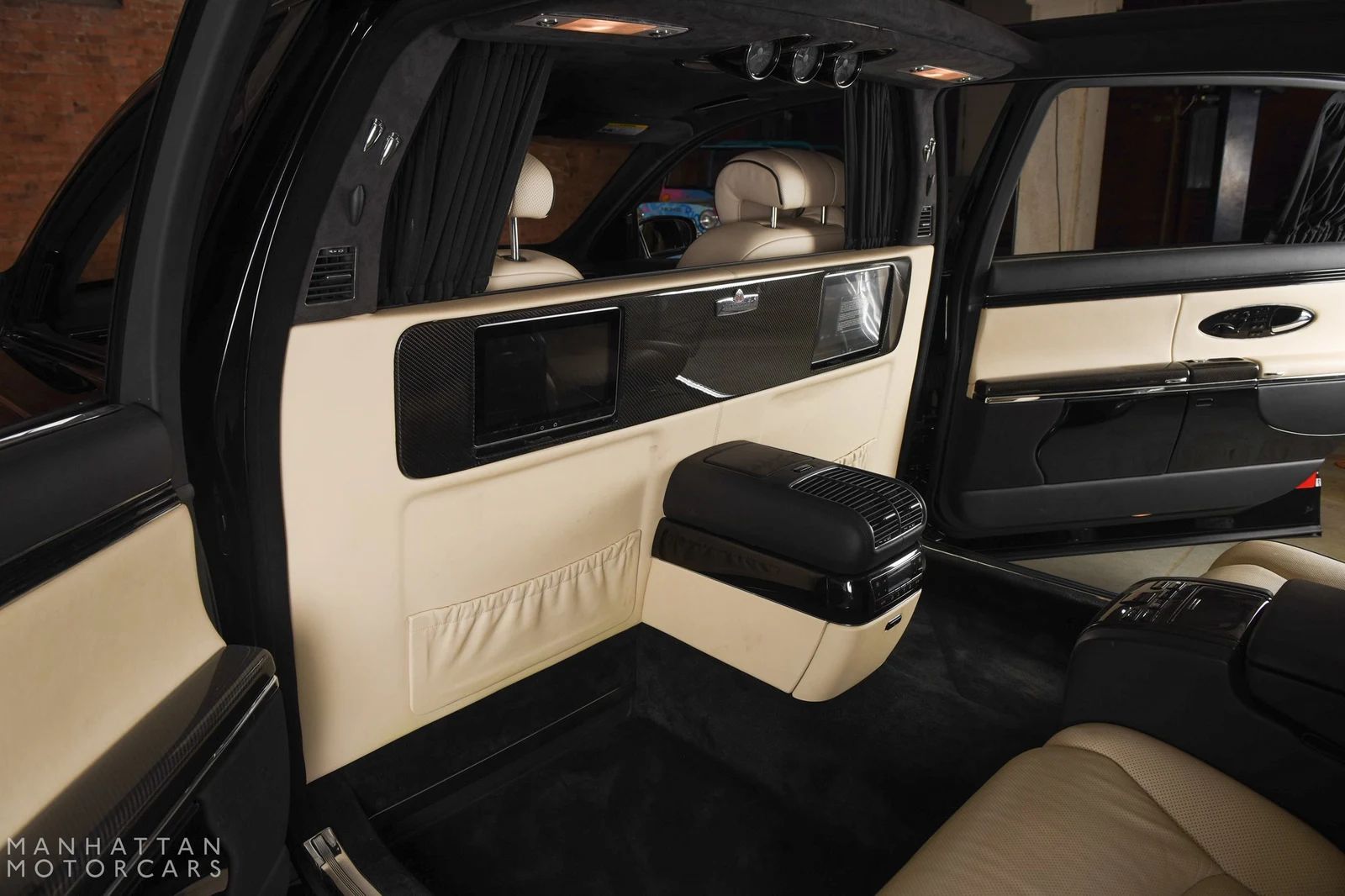2009 Maybach 62 S Landaulet interior, door panel, Aspen White