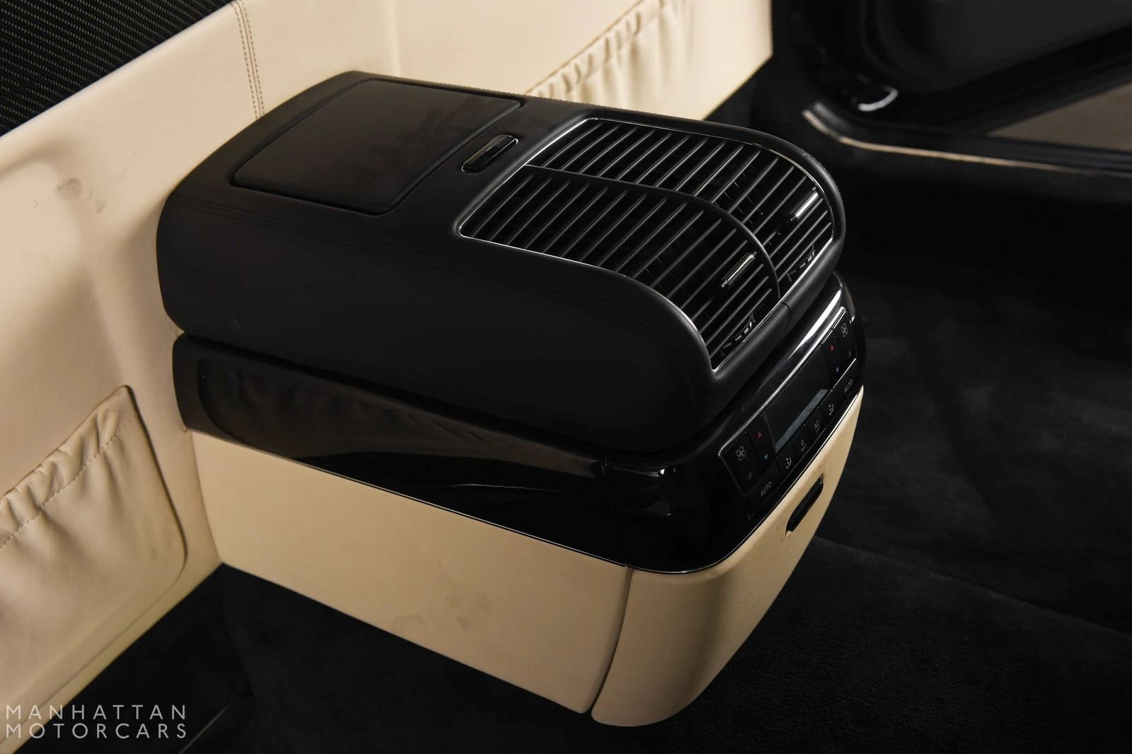2009 Maybach 62 S Landaulet trunk