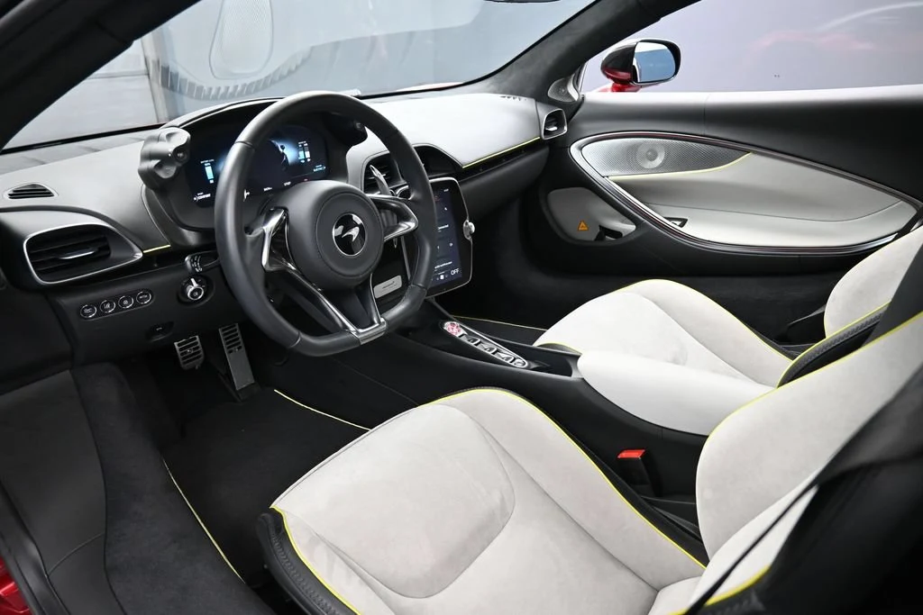 2024 McLaren Artura interior, Dove Gray/Jet Black