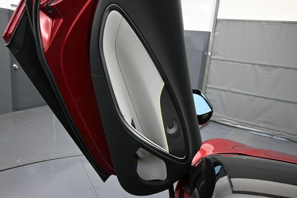 2024 McLaren Artura interior, door panel, Dove Gray/Jet Black