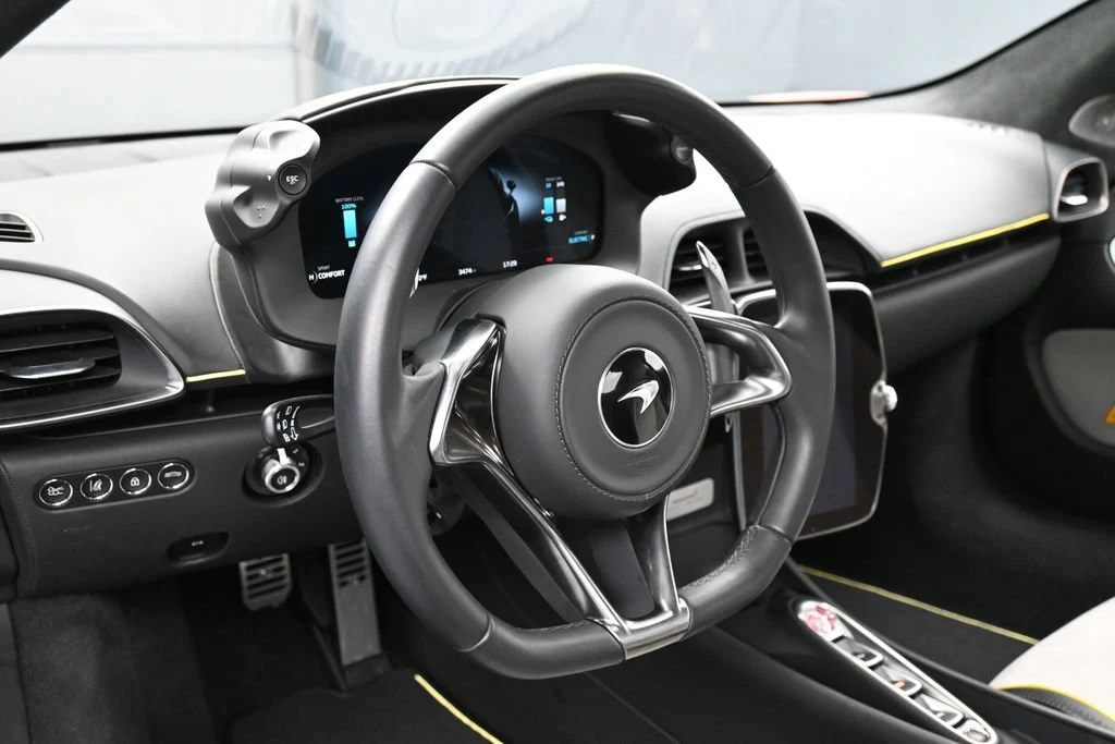 2024 McLaren Artura interior, Dove Gray/Jet Black