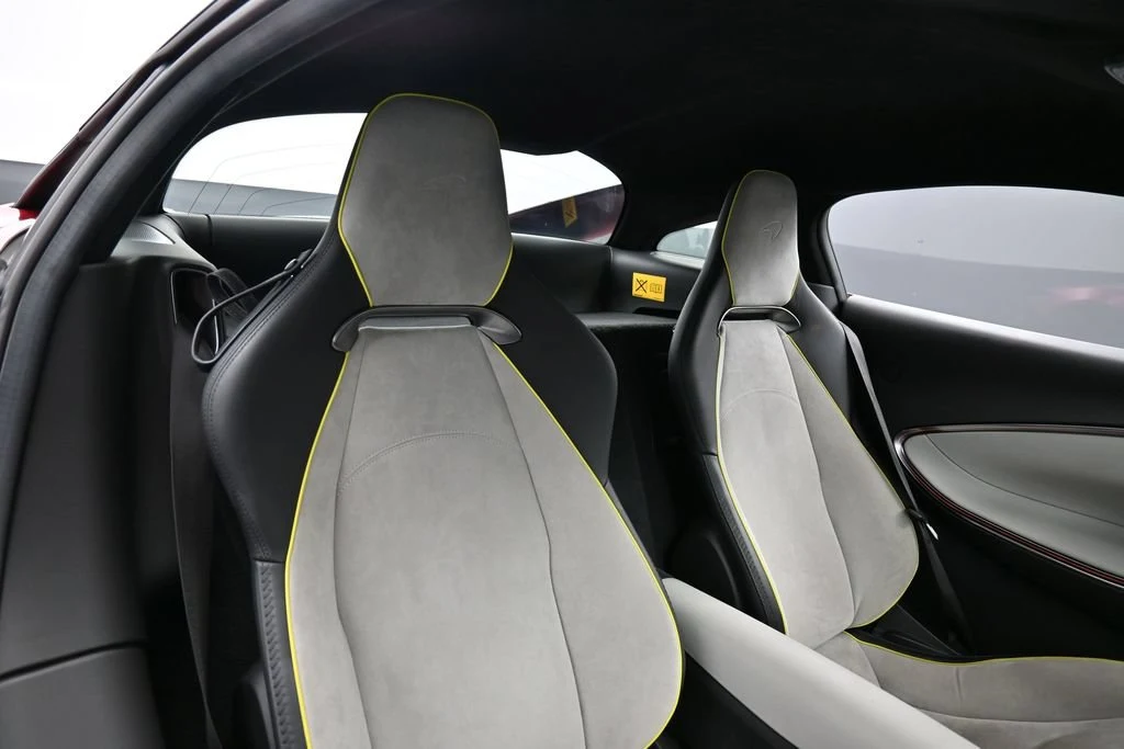 2024 McLaren Artura interior, seats, Dove Gray/Jet Black