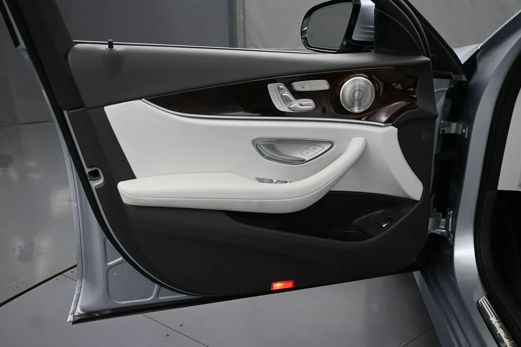 2023 Mercedes-Benz E 350 4MATIC interior, door panel, Neva Gray/Magma Gray