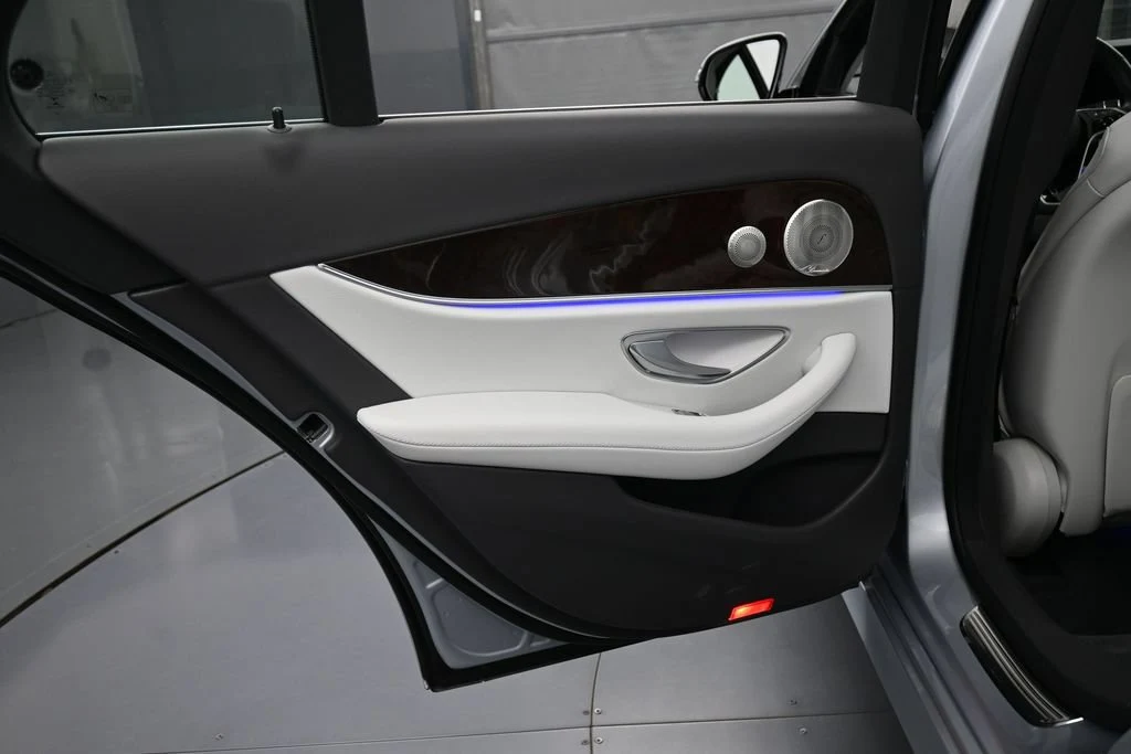 2023 Mercedes-Benz E 350 4MATIC interior, door panel, Neva Gray/Magma Gray
