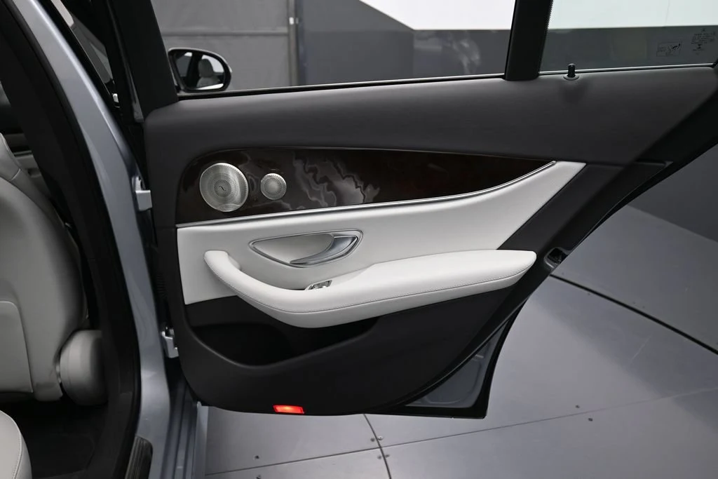 2023 Mercedes-Benz E 350 4MATIC interior, door panel, Neva Gray/Magma Gray