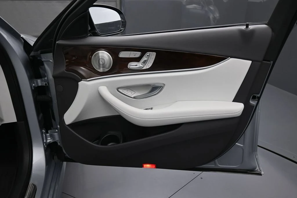 2023 Mercedes-Benz E 350 4MATIC interior, door panel, Neva Gray/Magma Gray