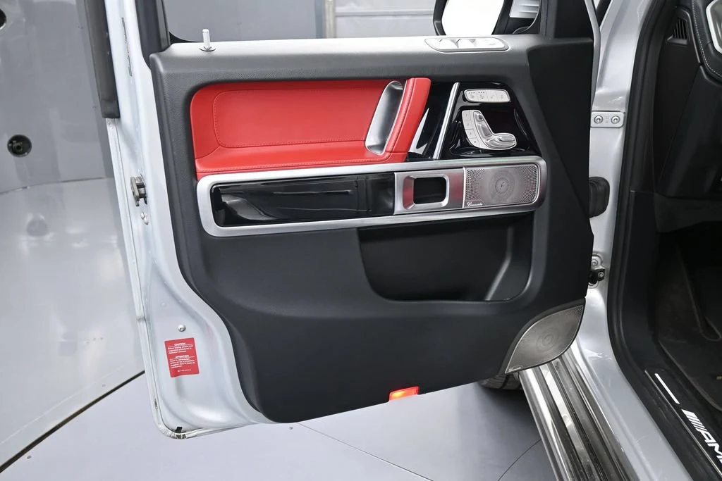 2021 Mercedes-AMG G 63 interior, door panel, Classic Red/Black