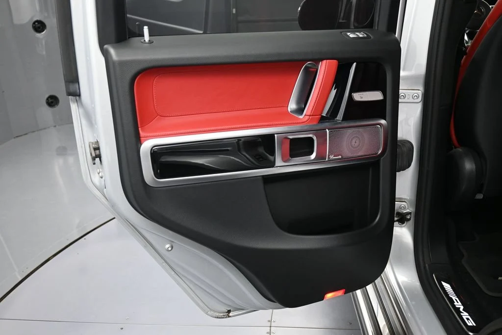 2021 Mercedes-AMG G 63 interior, door panel, Classic Red/Black