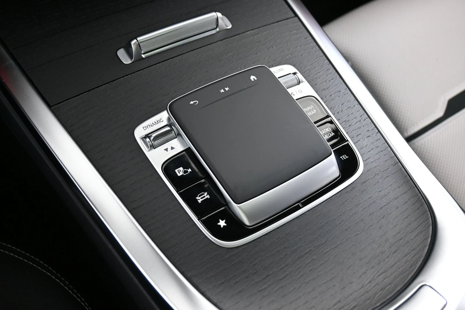 2025 Mercedes-AMG G 63 interior, center console, Platinum White/Black