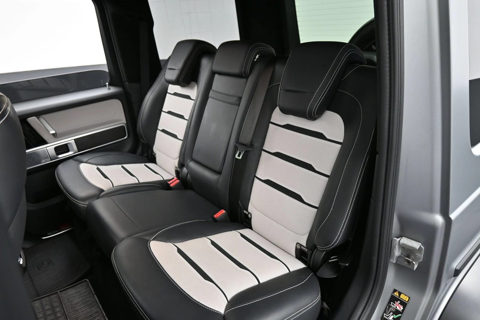2025 Mercedes-AMG G 63 interior, seats, Platinum White/Black