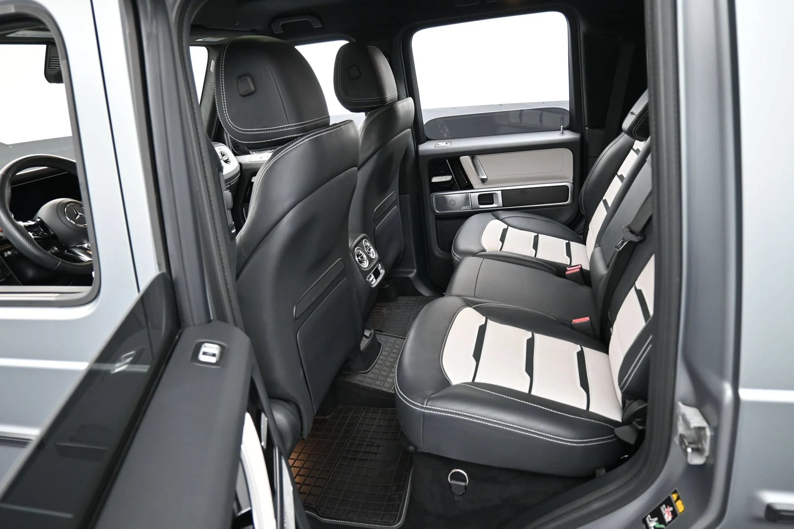 2025 Mercedes-AMG G 63 interior, seats, Platinum White/Black