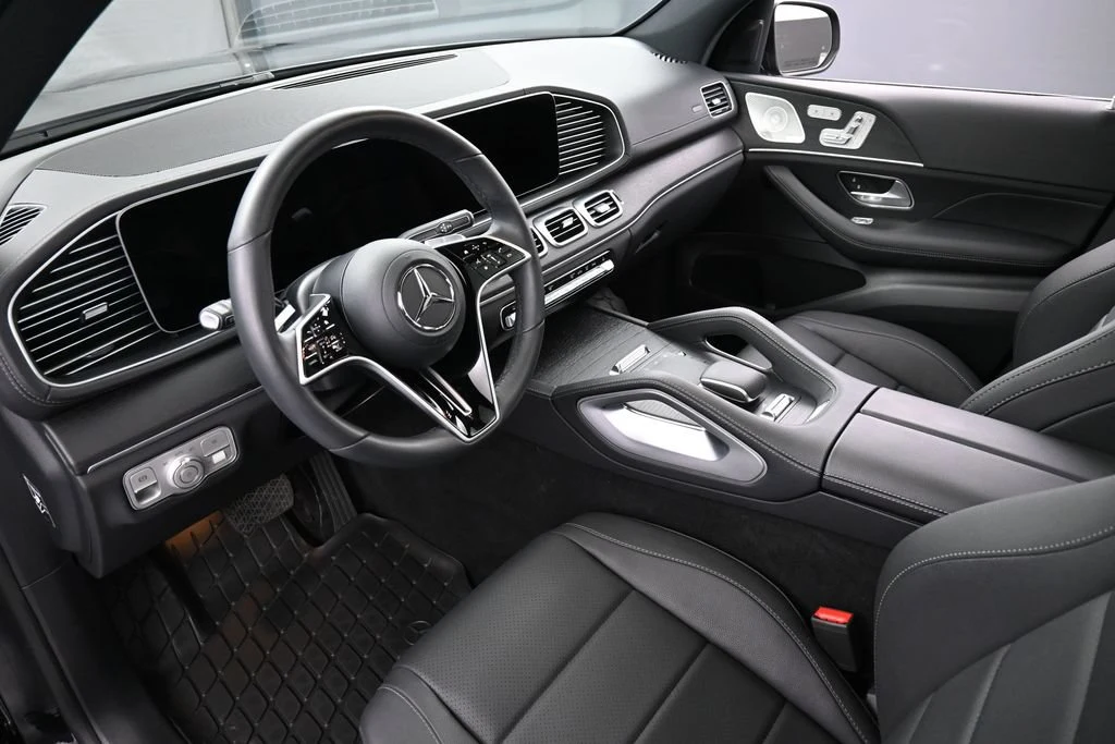 2025 Mercedes-Benz GLS 450 4MATIC interior, Black