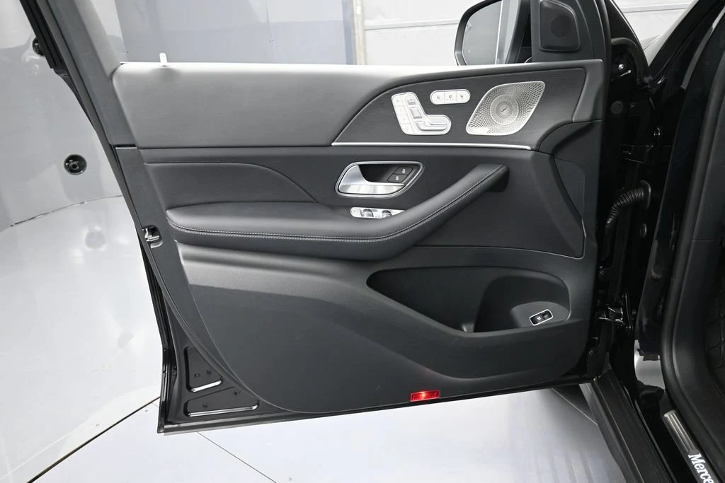 2025 Mercedes-Benz GLS 450 4MATIC interior, door panel, Black