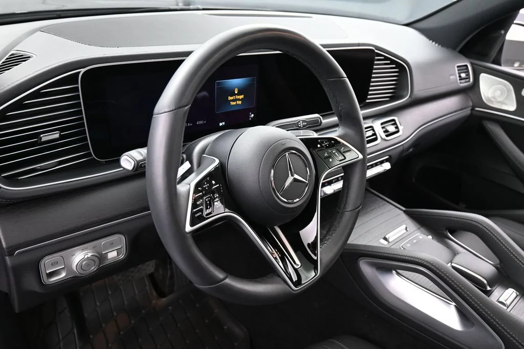 2025 Mercedes-Benz GLS 450 4MATIC interior, Black