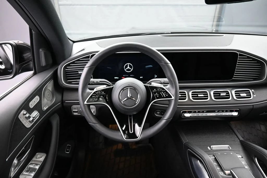 2025 Mercedes-Benz GLS 450 4MATIC interior, dashboard, Black