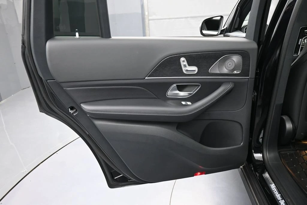 2025 Mercedes-Benz GLS 450 4MATIC interior, door panel, Black