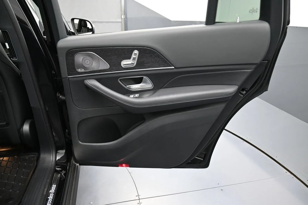 2025 Mercedes-Benz GLS 450 4MATIC interior, door panel, Black
