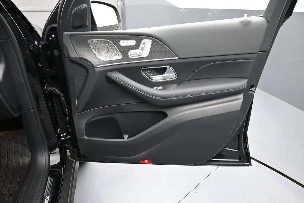 2025 Mercedes-Benz GLS 450 4MATIC interior, door panel, Black