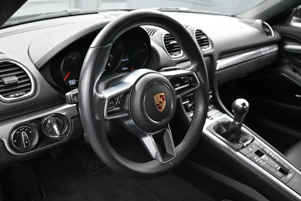 2024 Porsche 718 Boxster interior, Black