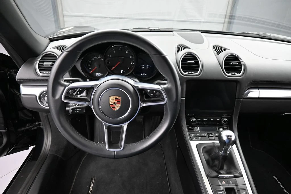 2024 Porsche 718 Boxster interior, dashboard, Black