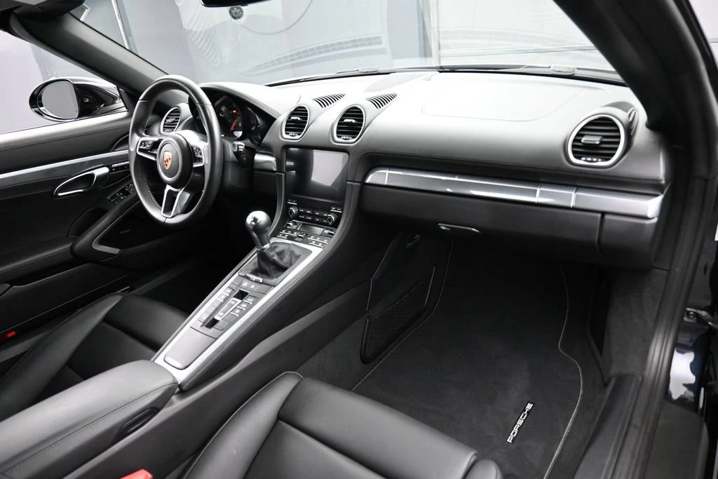 2024 Porsche 718 Boxster interior, dashboard, Black