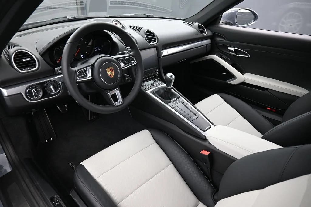 2024 Porsche 718 Cayman Style Edition interior, Black/Chalk